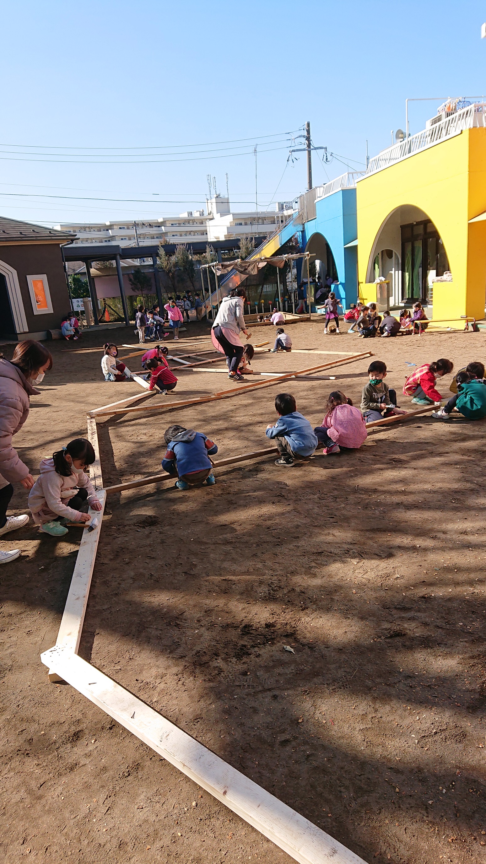 木の迷路とお家作り 寺尾幼稚園